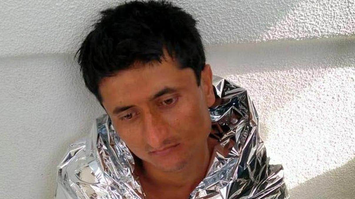 Çocuk can simidi ve bir ekmekle Yunanistana kaçmaya çalıştı Çocuk can simidi ve bir ekmekle Yunanistana kaçmaya çalıştı