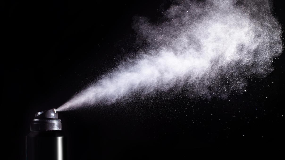 Kafayı bulmak için deodorantı içine çekti, öldü