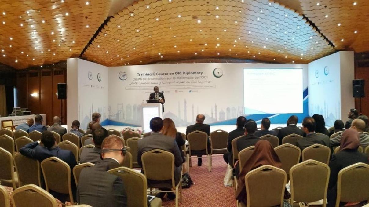 Genç Diplomatlar için ikinci İİT Diplomasisi Eğitimi İstanbulda başladı