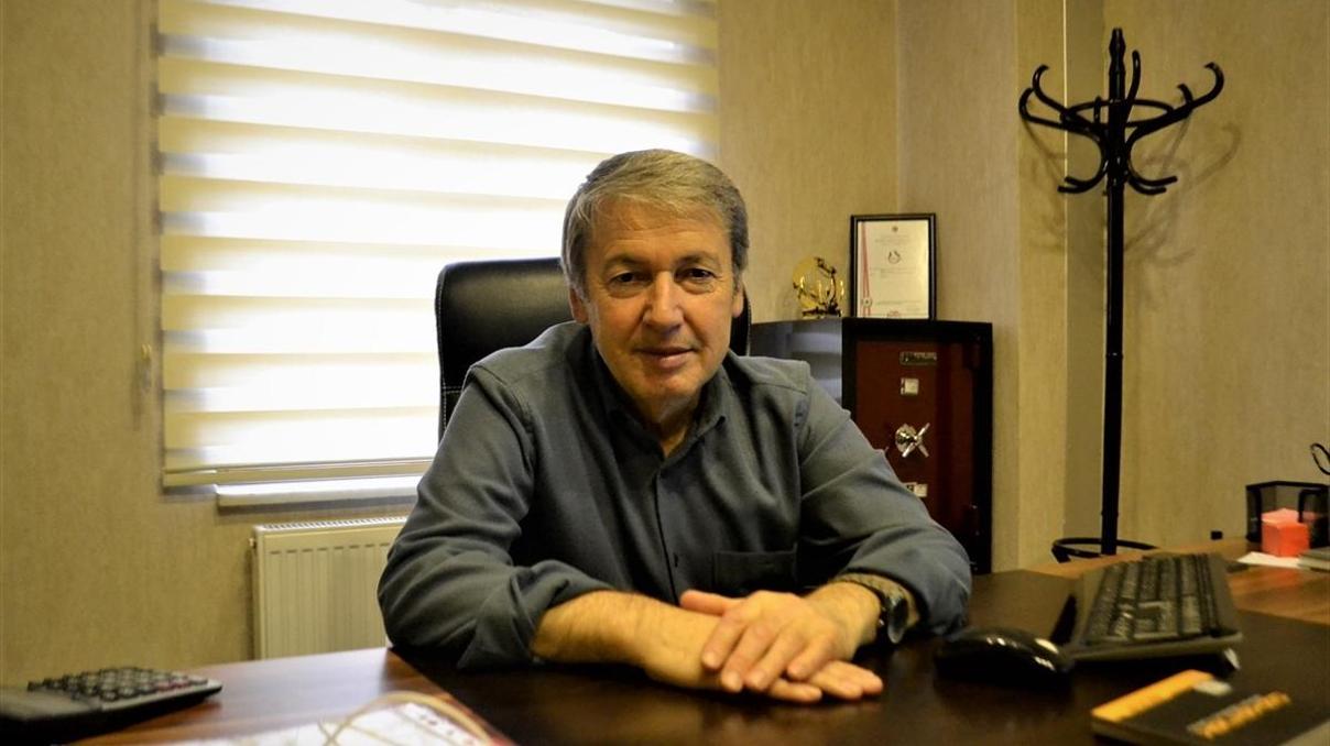Kırmızı kart gören futbolcularına kızıp takımı ligden çekti