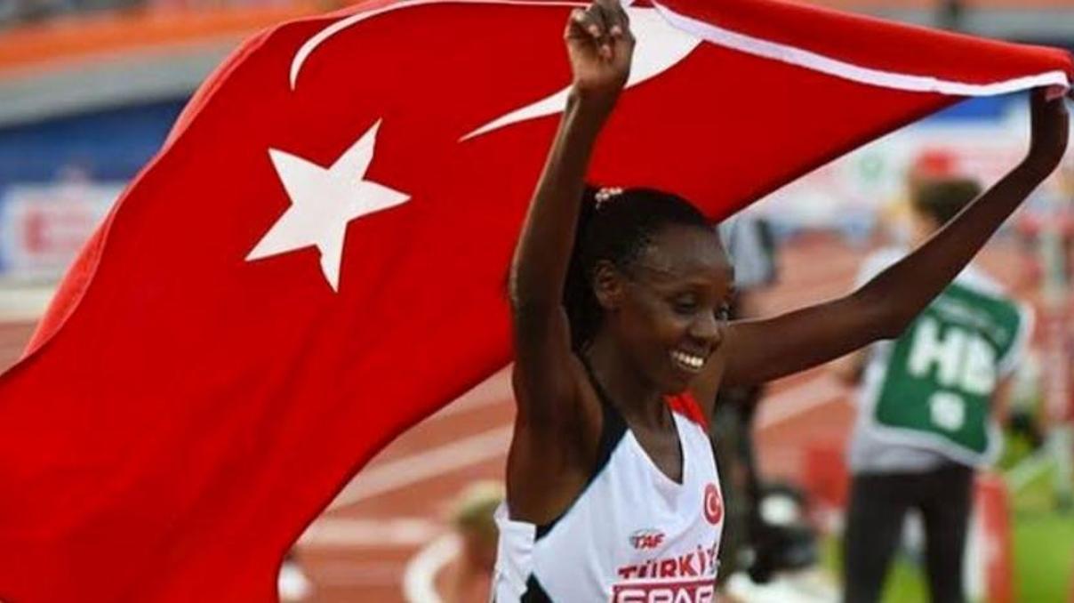 Milli atlet Yasemin Can tarihe geçti