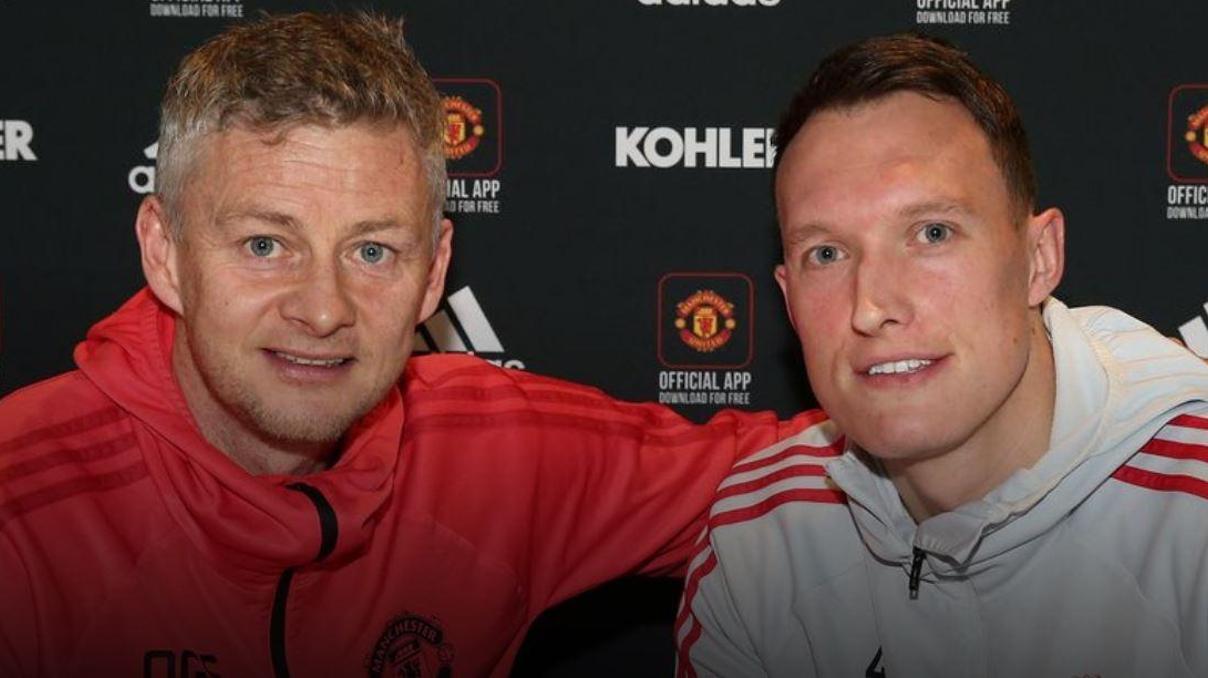 Manchester United Phil Jonesla sözleşme yeniledi Manchester United Phil Jonesla sözleşme yeniledi