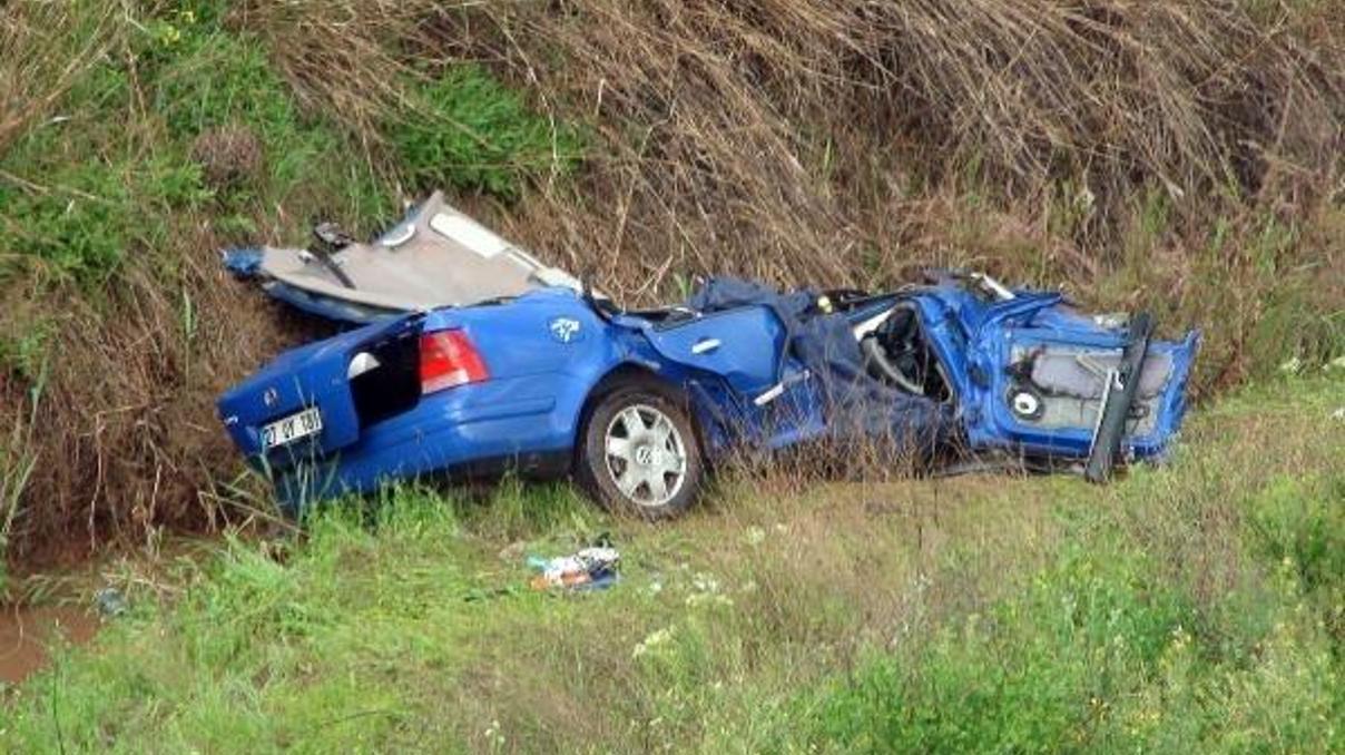 Polisler eğitim dönüşü kaza yaptı: 2 ölü, 1 yaralı Polisler eğitim dönüşü kaza yaptı: 2 ölü, 1 yaralı