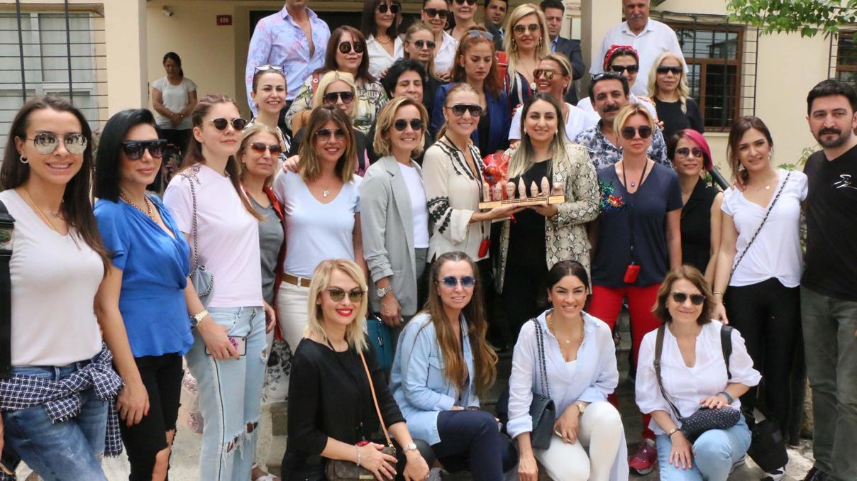 Bakan Ersoyun eşinden 40 ünlü ile Adıyaman Müzesine ziyaret Bakan Ersoyun eşinden 40 ünlü ile Adıyaman Müzesine ziyaret
