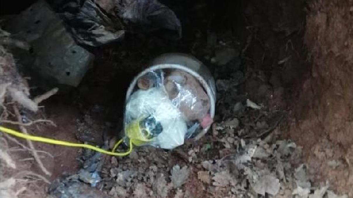 PKKlı teröristlerin 3 sığınağı bulundu, girişinde EYP ele geçti
