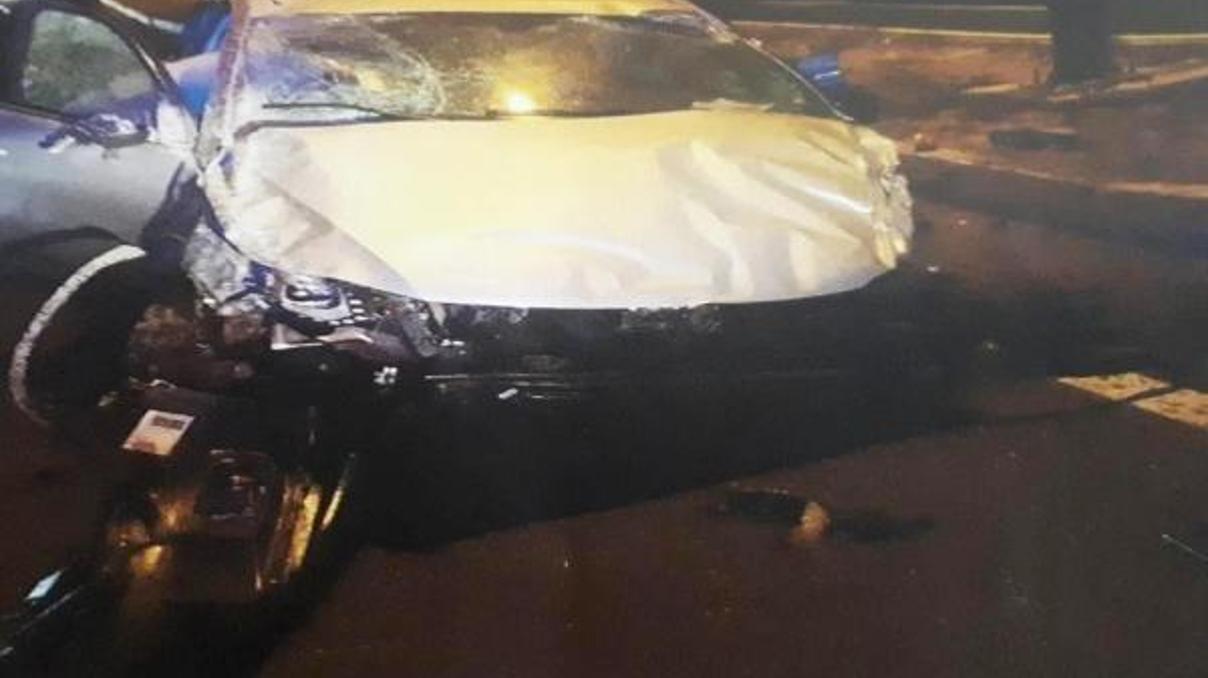 Otomobil refüje çarptı: 2 ölü, 5 yaralı