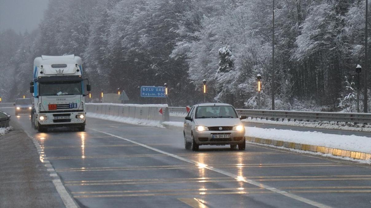 Bolu Dağında kar devam ediyor