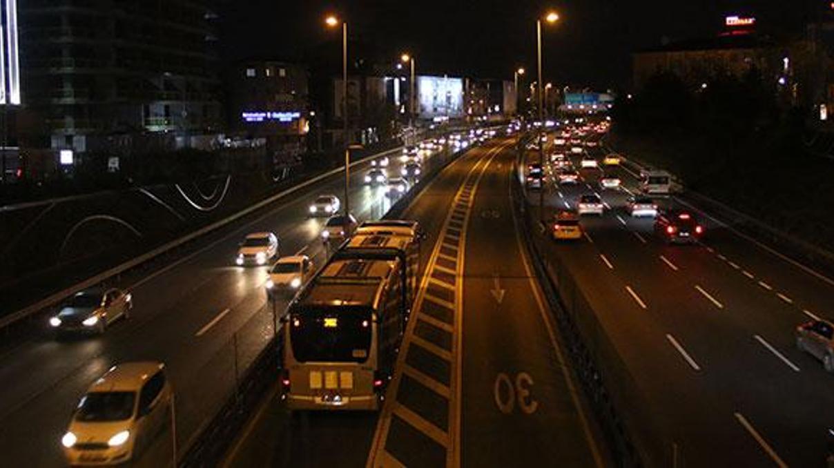 2020nin ilk akşamı yollar boş kaldı