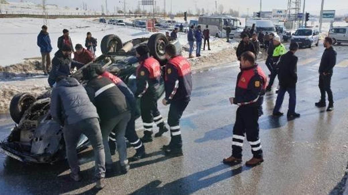 Ağrıda trafik kazası: 1 ölü, 2 yaralı Ağrıda trafik kazası: 1 ölü, 2 yaralı
