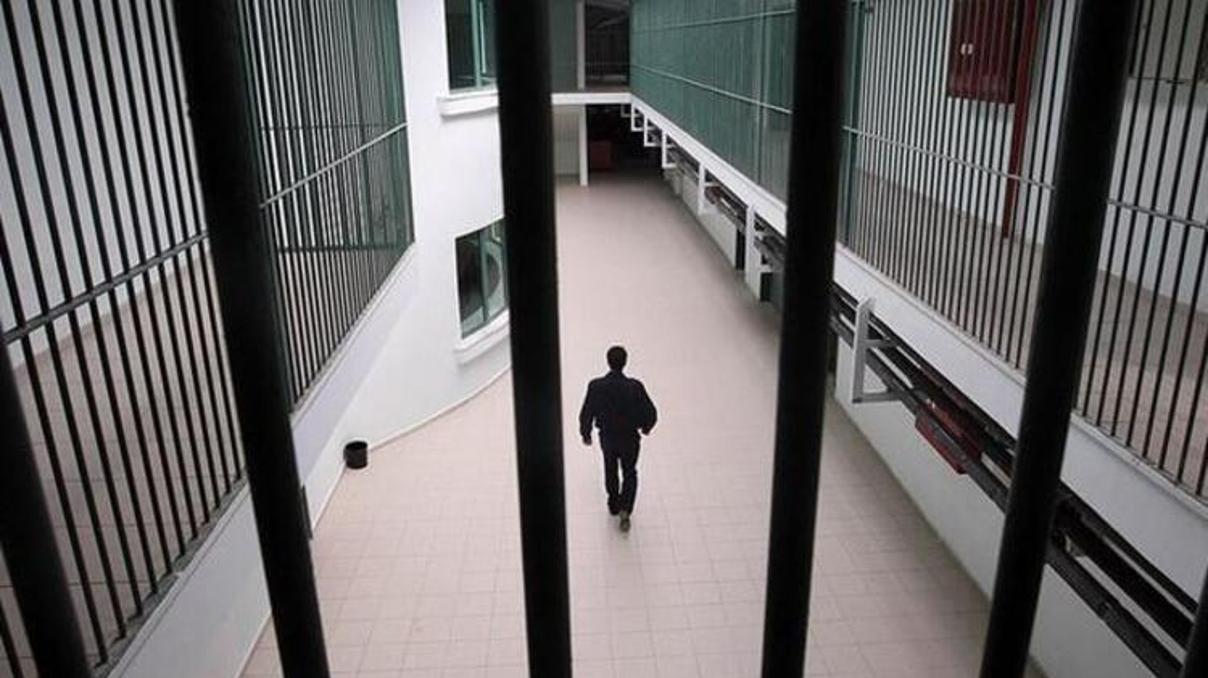 İnfaz düzenlemesine geçici madde: Açık cezaevlerinde kalan 70 bin mahkuma evde korona izni İnfaz düzenlemesine geçici madde: Açık cezaevlerinde kalan 70 bin mahkuma evde korona izni