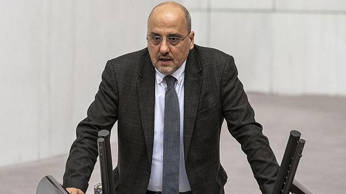HDP İstanbul Milletvekili Ahmet Şık partisinden istifa etti HDP İstanbul Milletvekili Ahmet Şık partisinden istifa etti