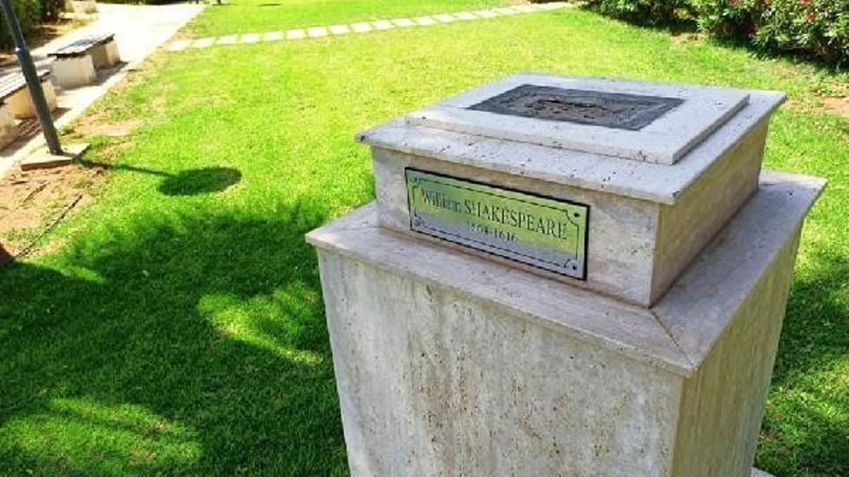KKTC’de Shakespeare’nin 150 bin TLlik büstü çalındı
