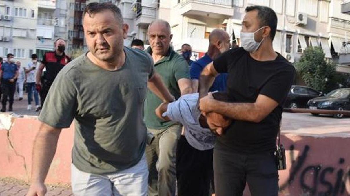 Emniyetten eli kelepçeli kaçtı, arkadaşının evinde yakalandı