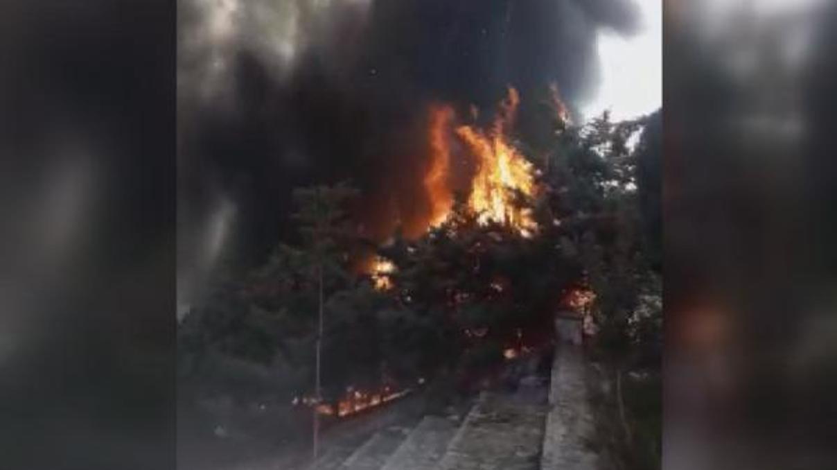 Son dakika.. Ataköyde korkutan yangın Son dakika.. Ataköyde korkutan yangın