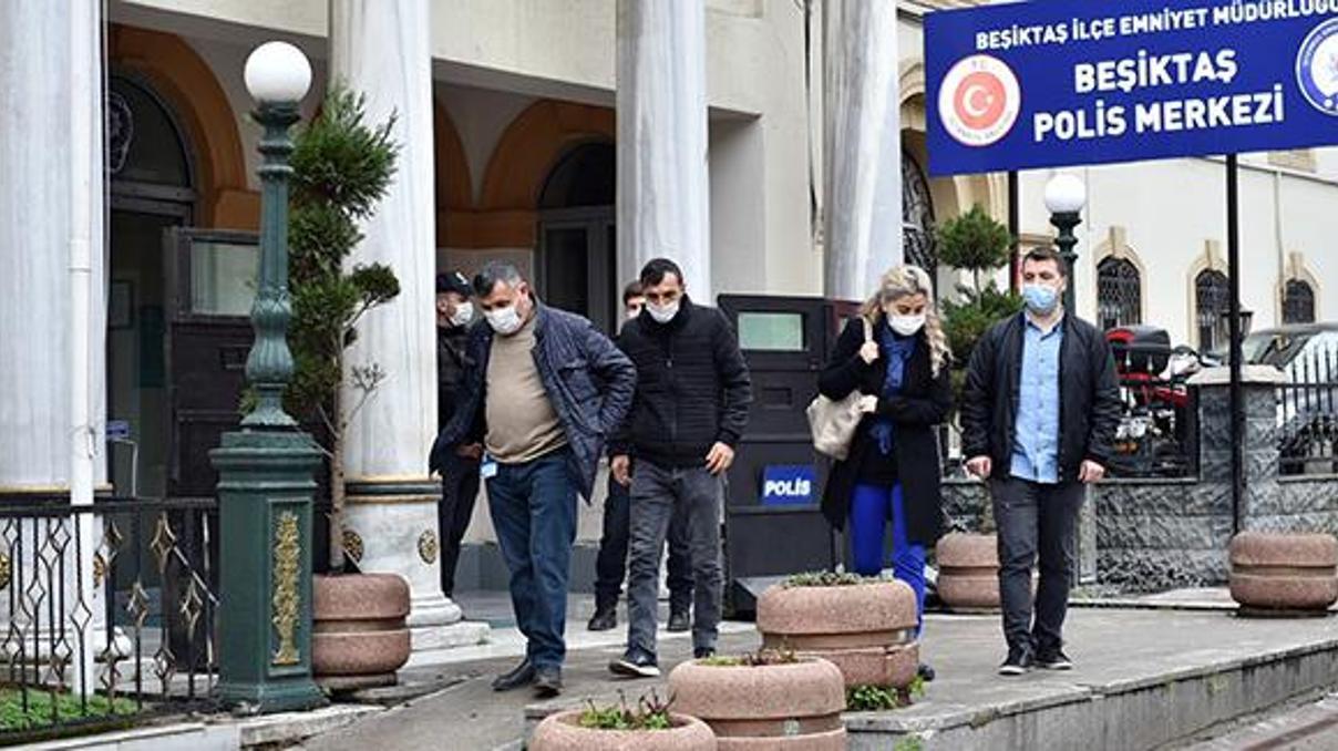 Temizlik işçisi yolda bulduğu 270 bin doları polise teslim etti