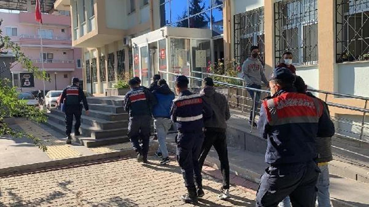 Korona testi yapacağız diyerek yaşlı kadının altınlarını çaldılar Korona testi yapacağız diyerek yaşlı kadının altınlarını çaldılar
