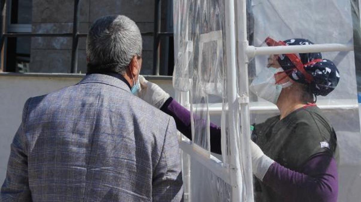 Mobil PCR test aracı kullanımına başlandı Mobil PCR test aracı kullanımına başlandı