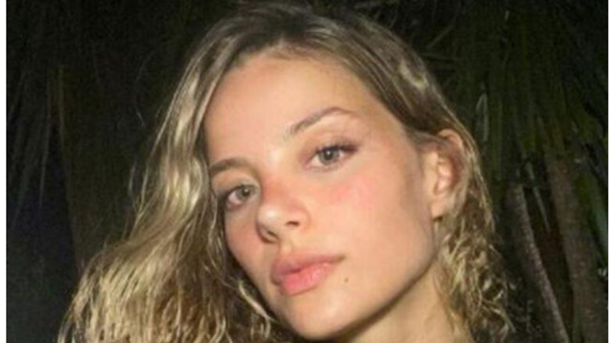 Leyla Tanlar yeni imajıyla dikkat çekti Leyla Tanlar yeni imajıyla dikkat çekti