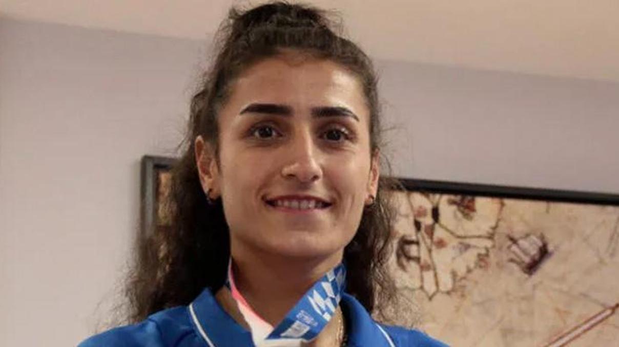 Hatice Kübra İlgün gazeteciliğe soyundu Hatice Kübra İlgün gazeteciliğe soyundu