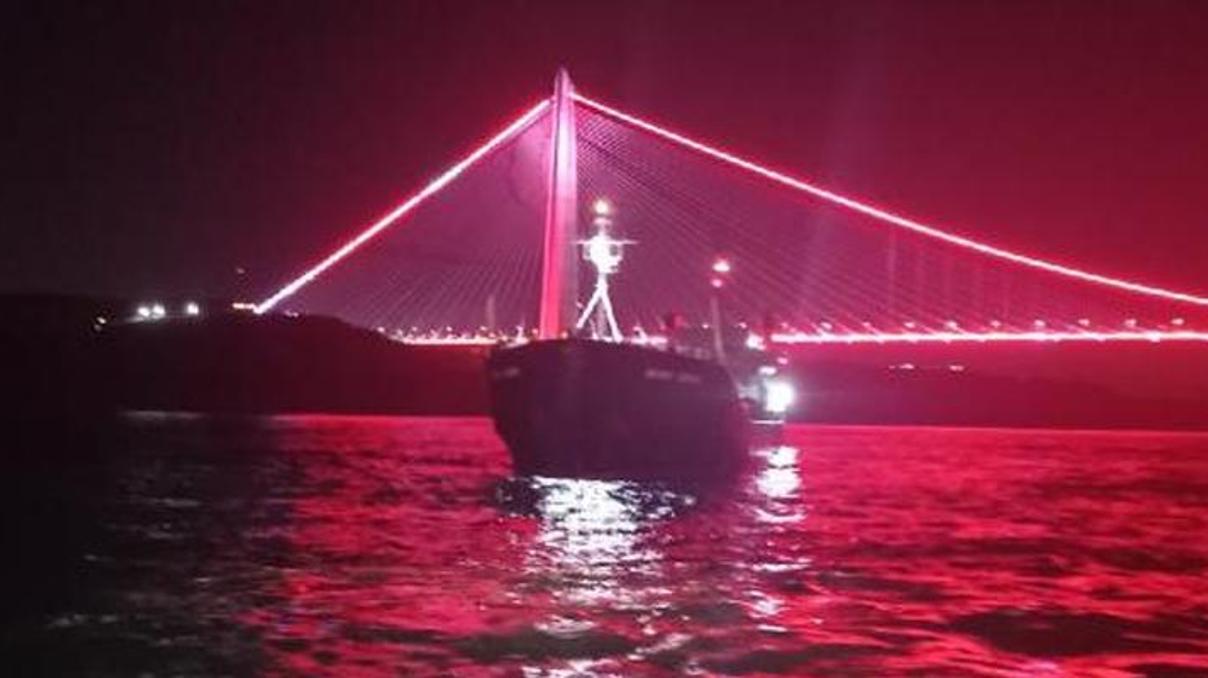 İstanbul Boğaz Trafiği gemi arızası nedeniyle çift yönlü askıya alındı