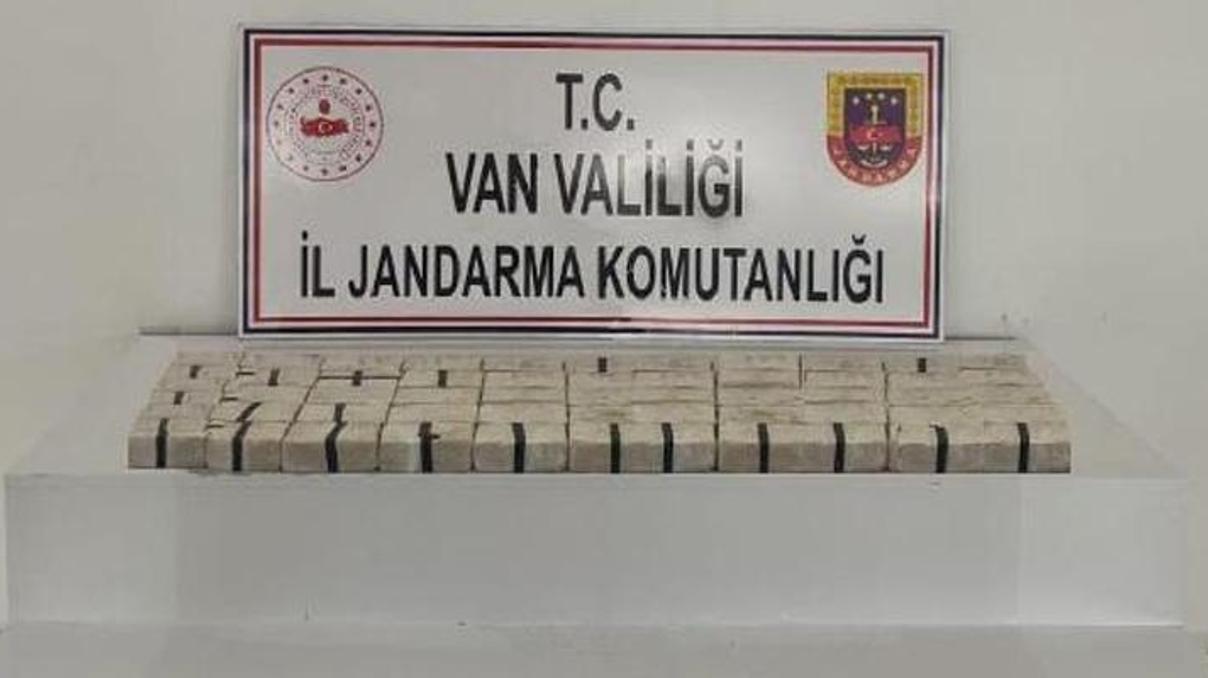 Vanda, kayalıklarda 44 kilo 500 gram eroin ele geçirildi Vanda, kayalıklarda 44 kilo 500 gram eroin ele geçirildi
