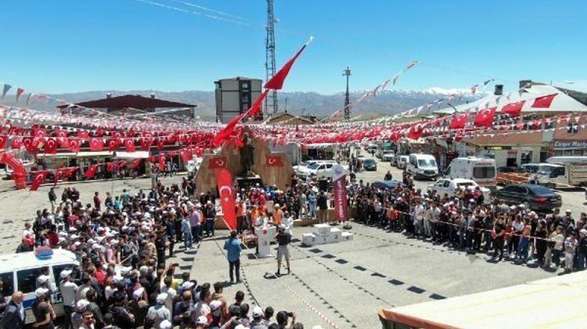 Başkaledeki ilk halk koşusuna 500 kişi katıldı Başkaledeki ilk halk koşusuna 500 kişi katıldı