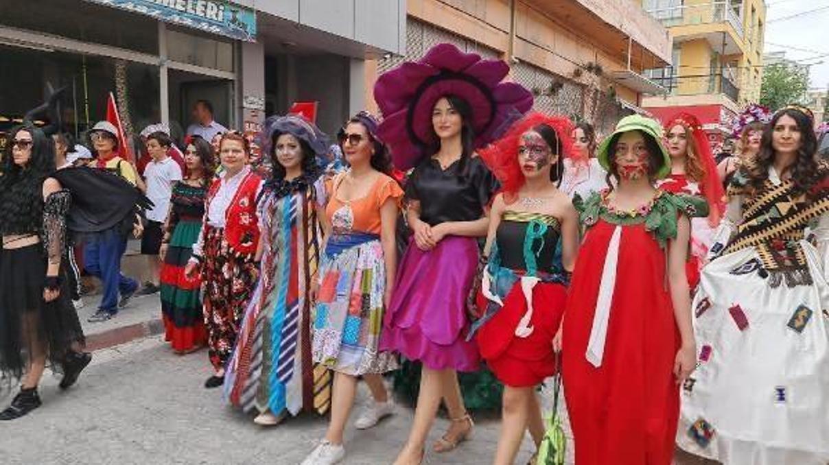 Uluslararası Kadirli Türk Dünyası Kültür ve Sanat Festivali coşkusu Uluslararası Kadirli Türk Dünyası Kültür ve Sanat Festivali coşkusu