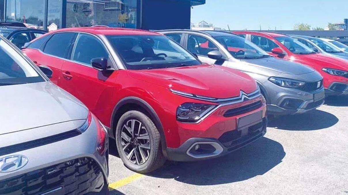 Sıfır otomobiller galeride bekliyor Sıfır otomobiller galeride bekliyor