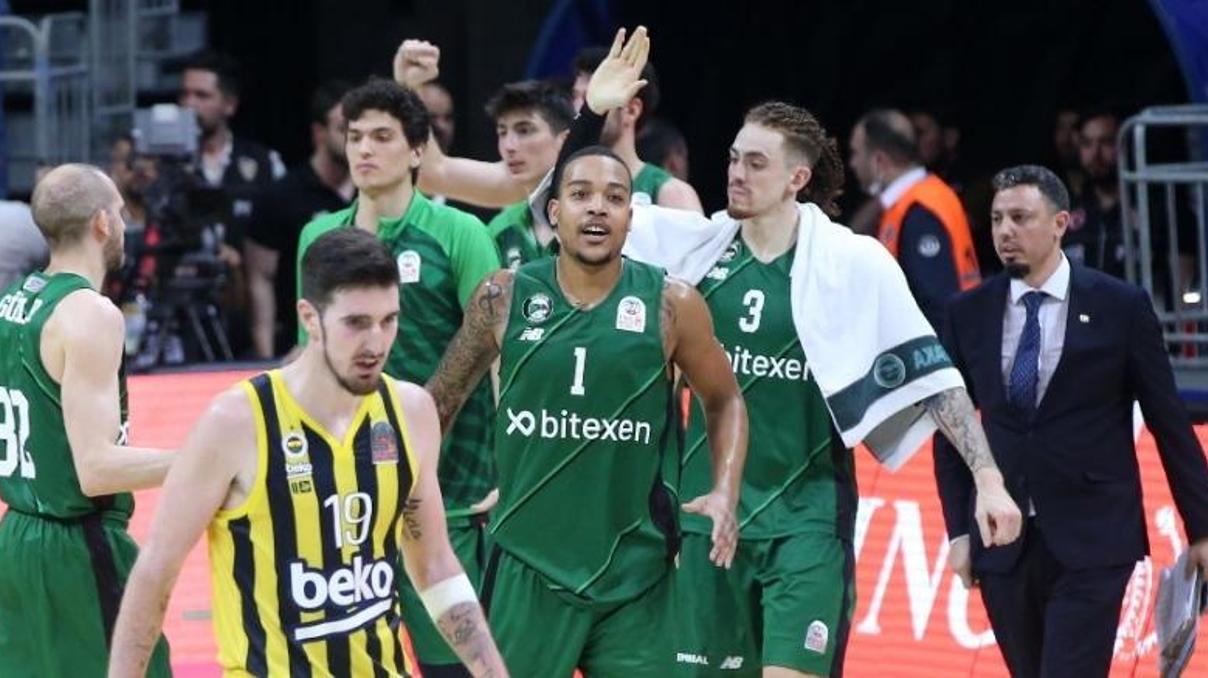 Darüşşafaka Fenerbahçe karşısında seriyi eşitledi Darüşşafaka Fenerbahçe karşısında seriyi eşitledi