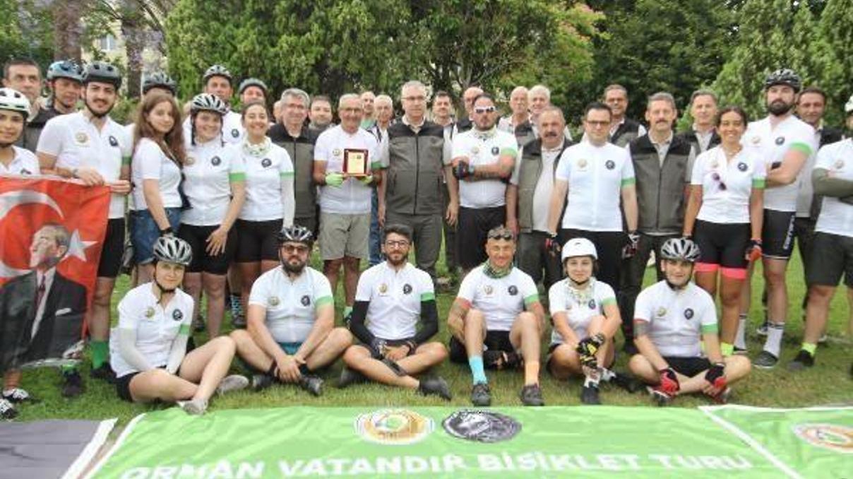 Orman yangınlarına farkındalık için Çanakkaleden İzmire pedal çevirdiler Orman yangınlarına farkındalık için Çanakkaleden İzmire pedal çevirdiler