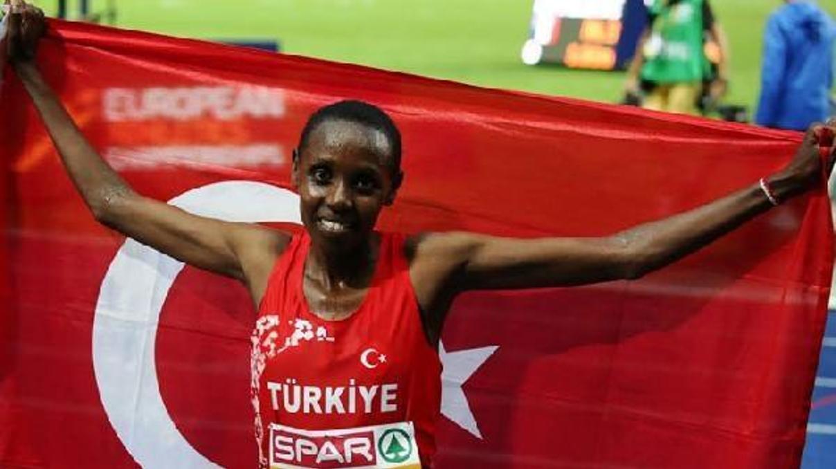 Yasemin Can 5 bin metrede gümüş madalya kazandı Yasemin Can 5 bin metrede gümüş madalya kazandı