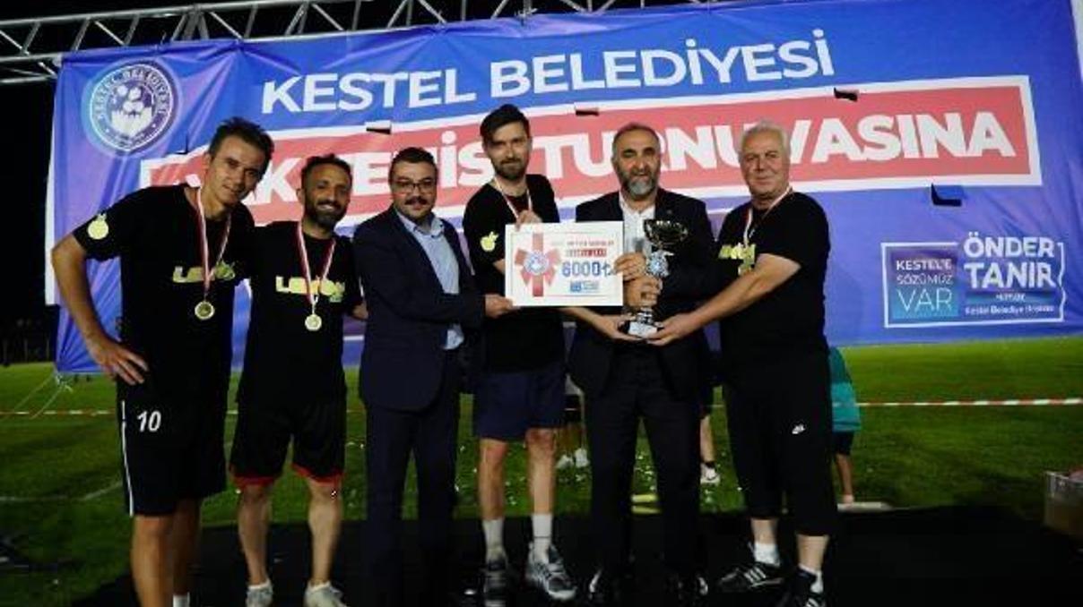 Kestel’de ayak tenisi heyecanı ödül töreniyle son buldu Kestel’de ayak tenisi heyecanı ödül töreniyle son buldu