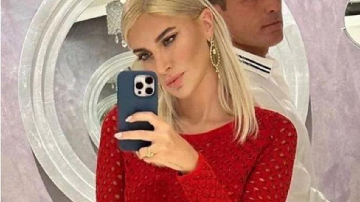 Melis Sütşurup-Mustafa Sandal çiftinden ayna pozu Melis Sütşurup-Mustafa Sandal çiftinden ayna pozu