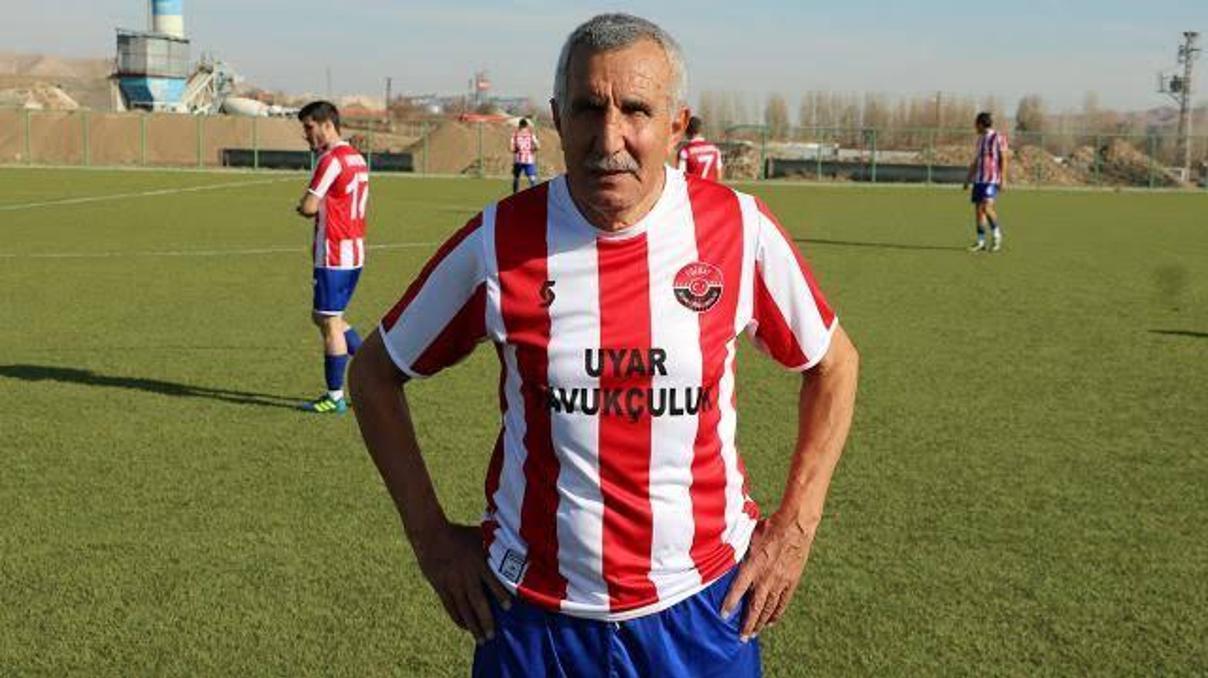 Şerif Kunt en yaşlı futbolcu olmak istiyor Şerif Kunt en yaşlı futbolcu olmak istiyor
