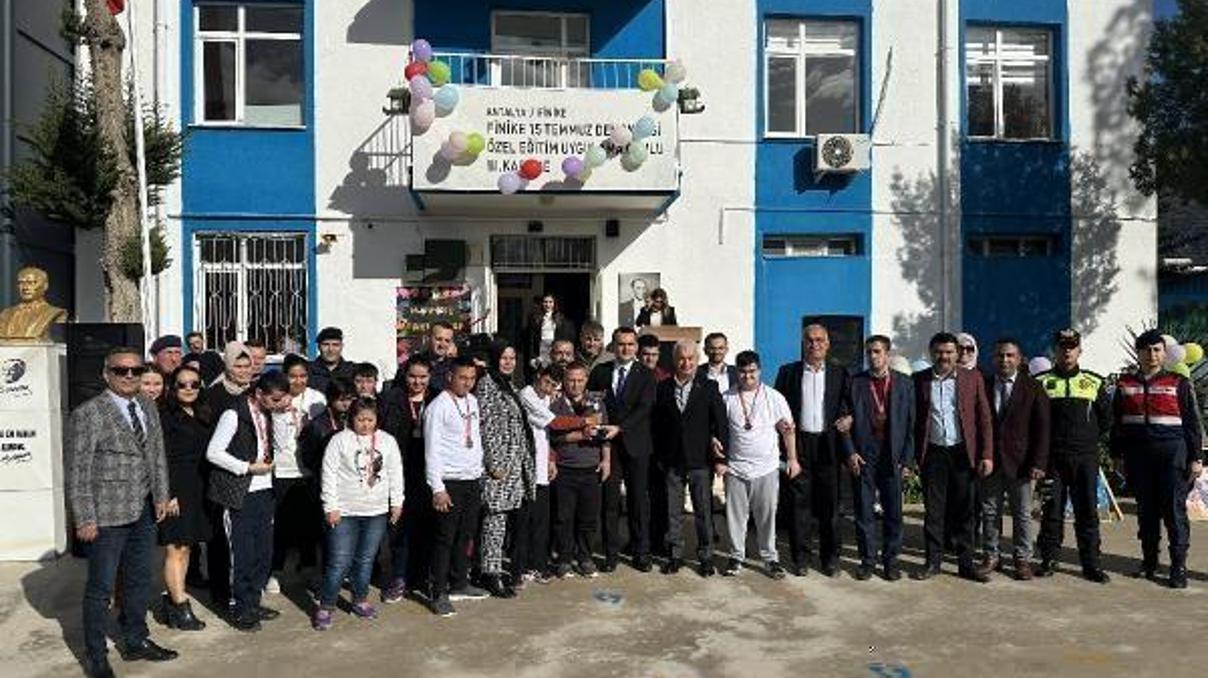 Finikede duygulandıran Engelliler Günü programı