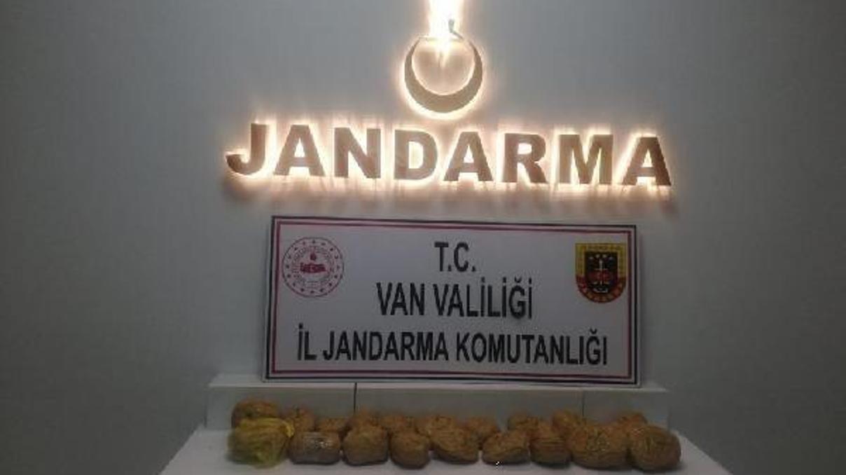 Jandarma ekipleri, arazide 4 kilo skunk ele geçirdi Jandarma ekipleri, arazide 4 kilo skunk ele geçirdi
