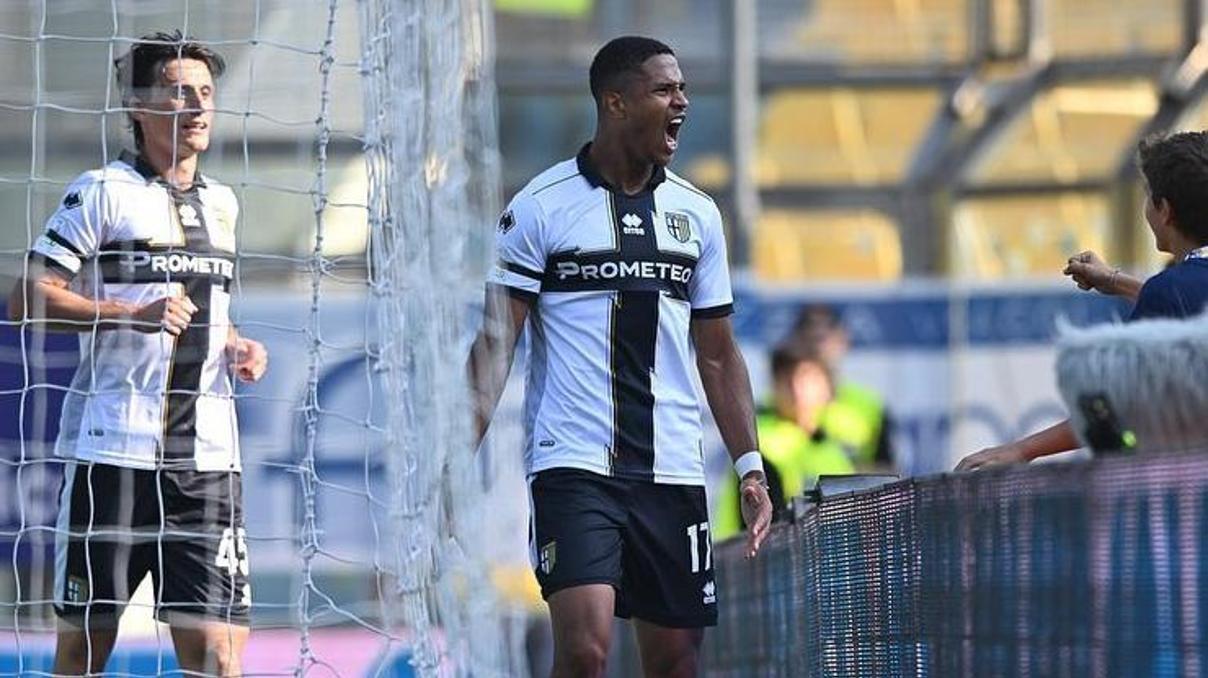 Fenerbahçe Jayden Oosterwoldeyi KAPa bildirdi