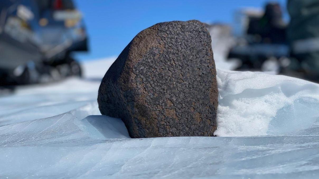 Antarktika’da bulunan 7 kilogram ağırlığındaki yeni keşif, evrenin sırlarına ışık tutacak Antarktika’da bulunan 7 kilogram ağırlığındaki yeni keşif, evrenin sırlarına ışık tutacak