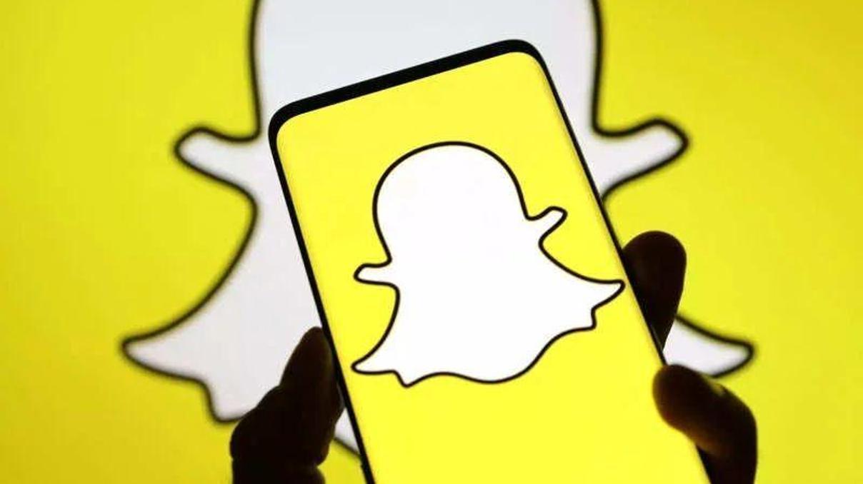 Snapchat yapay zeka robotuna göz kırptı Snapchat yapay zeka robotuna göz kırptı
