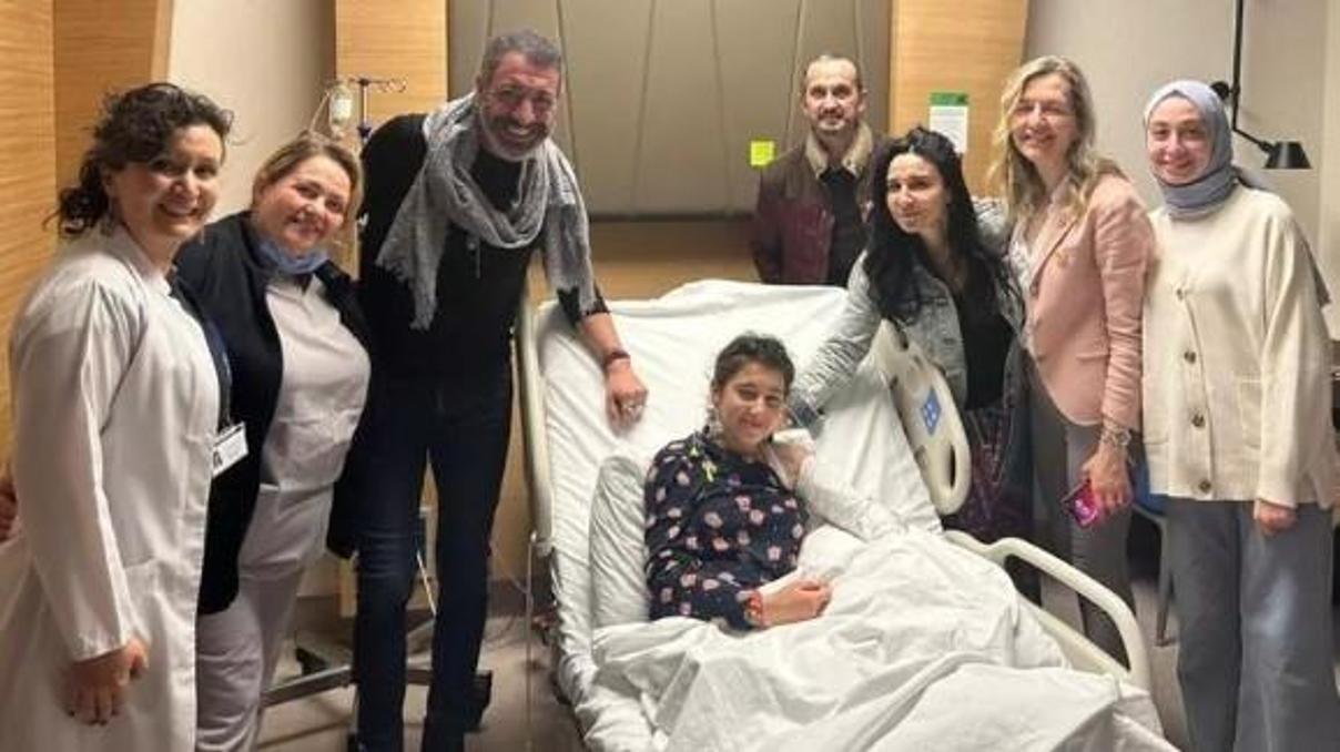 Hakan Altun ile Tuncay Şanlıdan depremzede çocuklara ziyaret Hakan Altun ile Tuncay Şanlıdan depremzede çocuklara ziyaret
