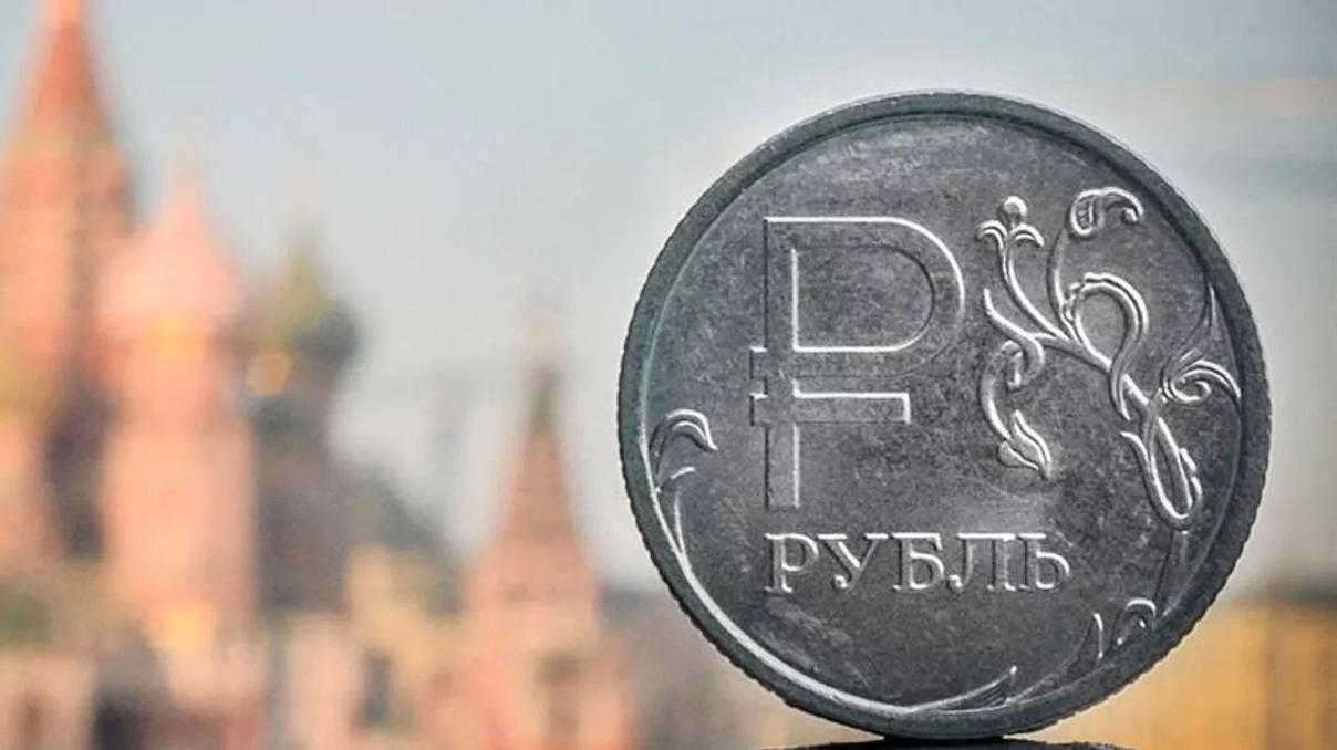 Ruble, dolar ve euro karşısında bir yılın en düşüğünde