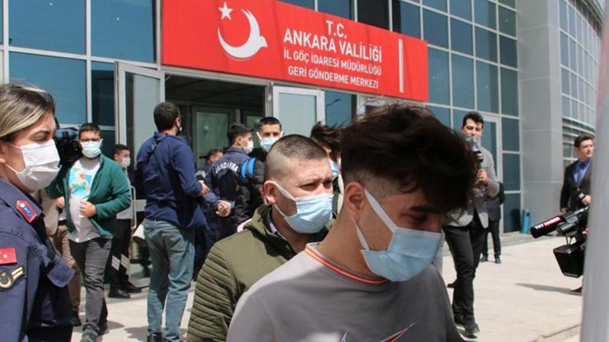Göç İdaresi Başkanlığı: 27 bin 900 yabancı sınır dışı edildi