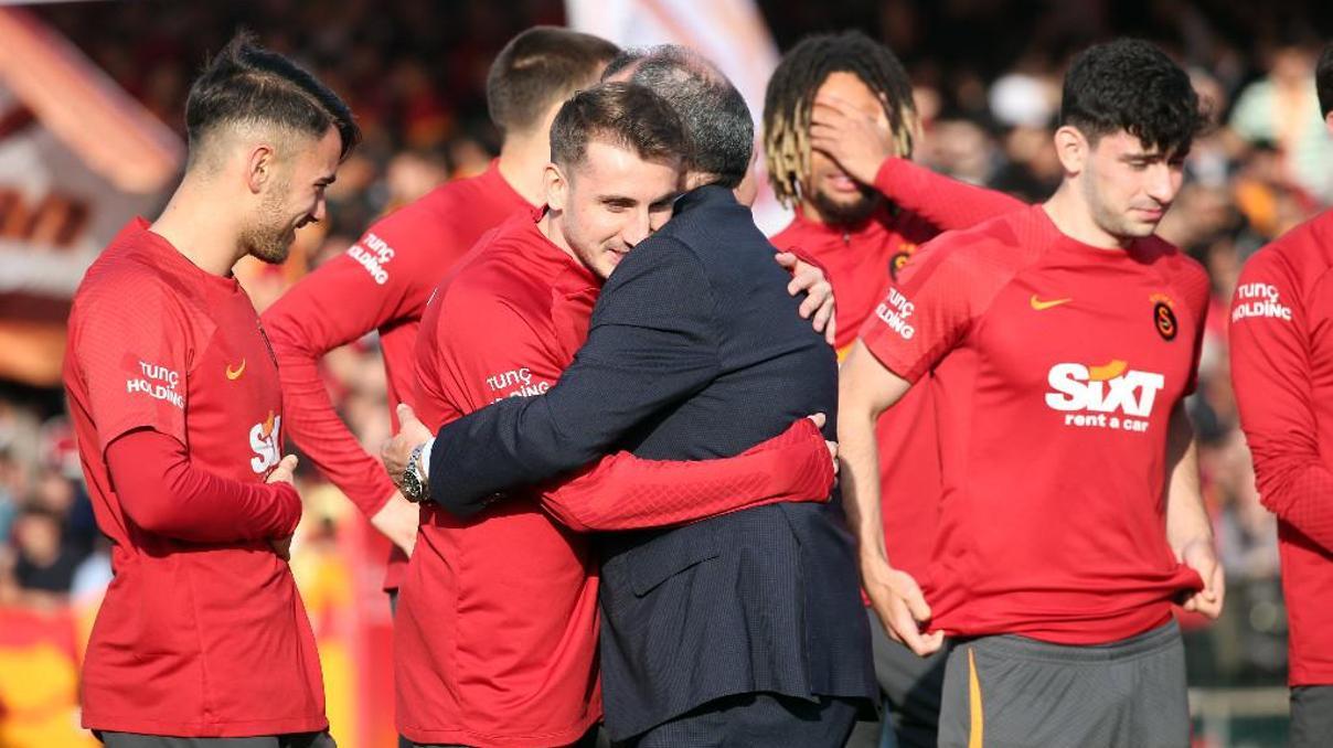 Galatasaray, Başakşehir maçı hazırlıklarına taraftara açık antrenmanla başladı