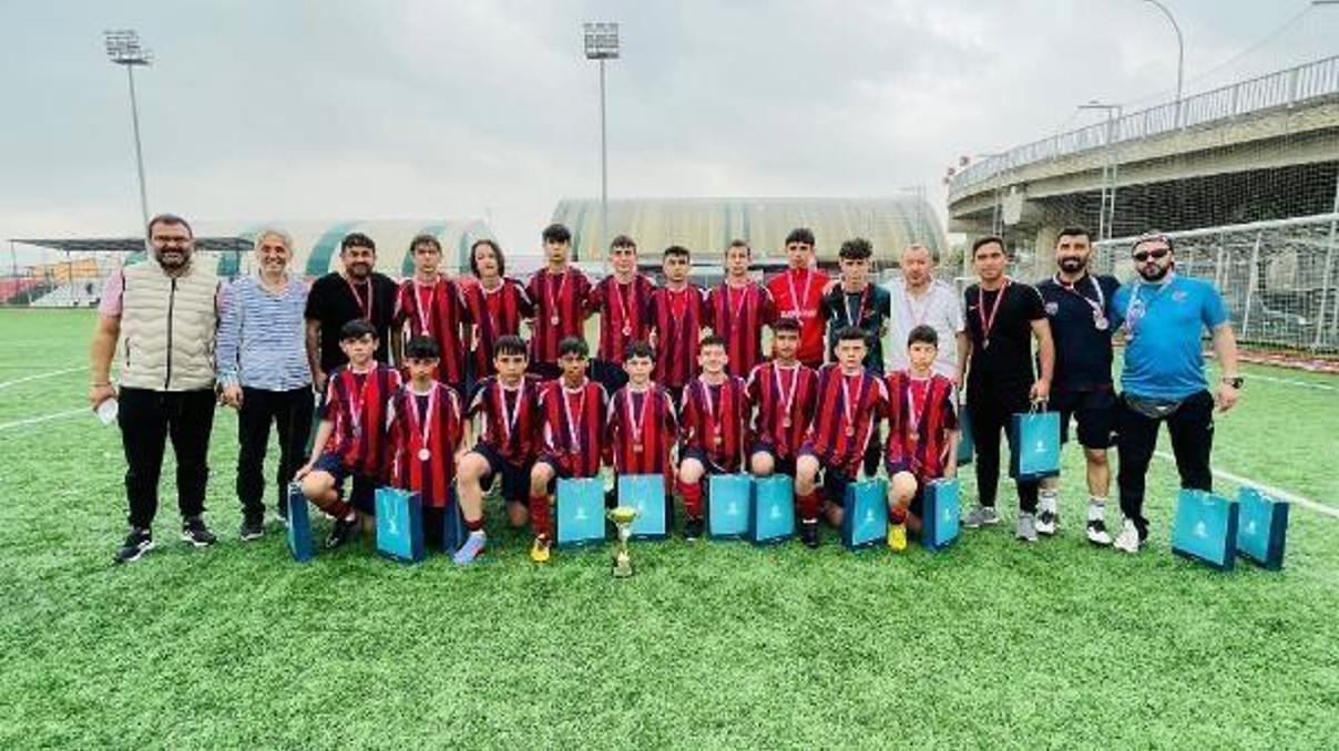 Mustafakemalpaşa Ortaokulu, Türkiye Ortaokullar Arası Futbol Turnuvası’nda ikinci oldu Mustafakemalpaşa Ortaokulu, Türkiye Ortaokullar Arası Futbol Turnuvası’nda ikinci oldu