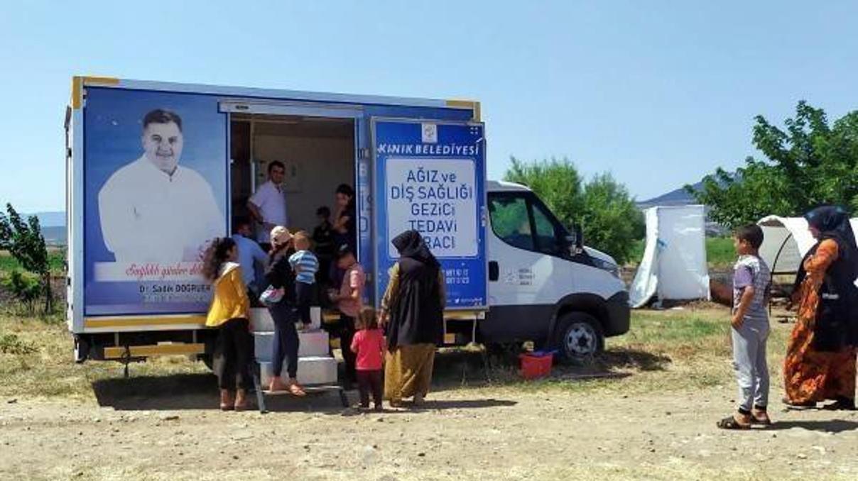 Kınıkta gezici diş sağlığı aracında mevsimlik tarım işçilerine diş sağlığı taraması