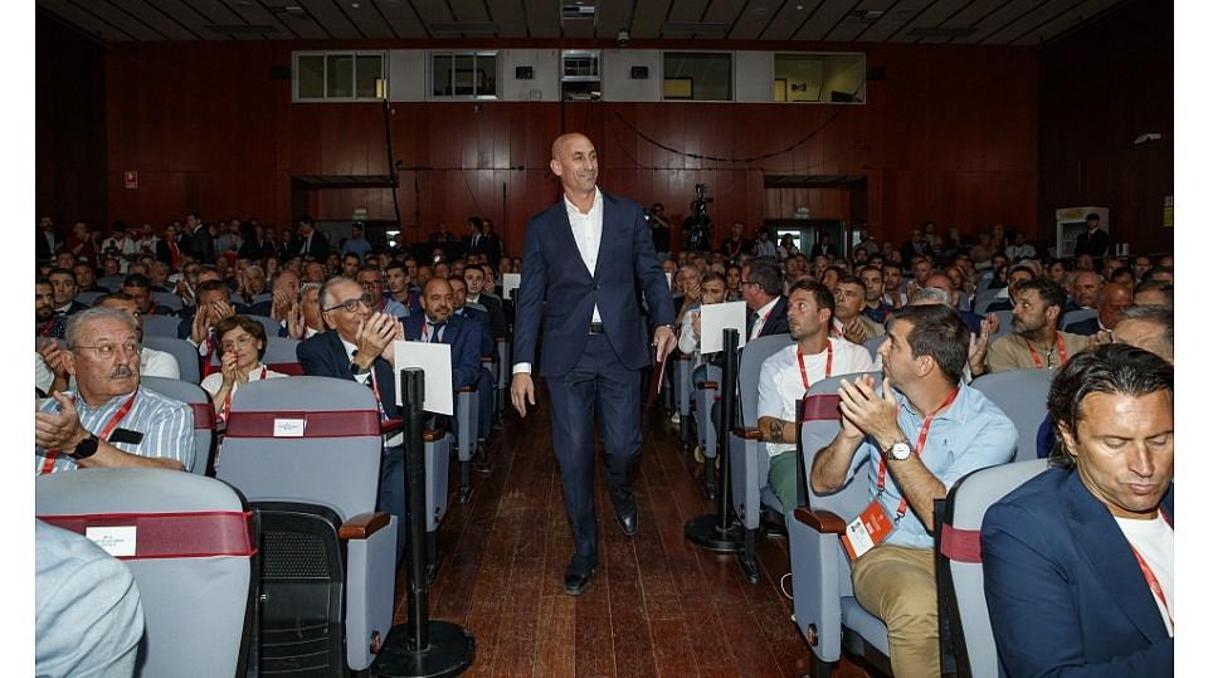 İspanya Futbol Federasyonu Başkanı’nın istifası isteniyor İspanya Futbol Federasyonu Başkanı’nın istifası isteniyor