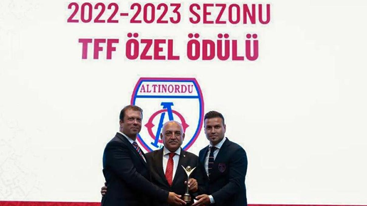 TFFden Altınorduya özel ödül TFFden Altınorduya özel ödül