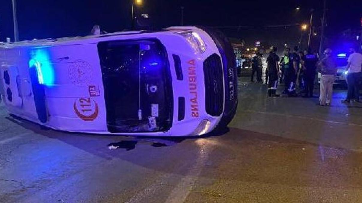 Elazığda kamyonet ile ambulans çarpıştı: 5 yaralı Elazığda kamyonet ile ambulans çarpıştı: 5 yaralı