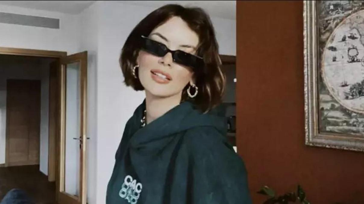 Saçlarını kısacık kestiren Seray Kaya takipçilerini ikiye böldü Saçlarını kısacık kestiren Seray Kaya takipçilerini ikiye böldü