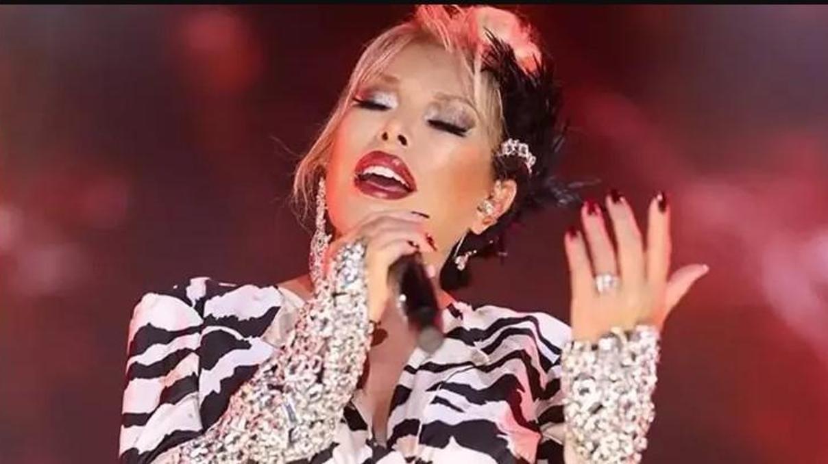 Ajda Pekkandan Kuruçeşme Açıkhavada muhteşem şov Ajda Pekkandan Kuruçeşme Açıkhavada muhteşem şov